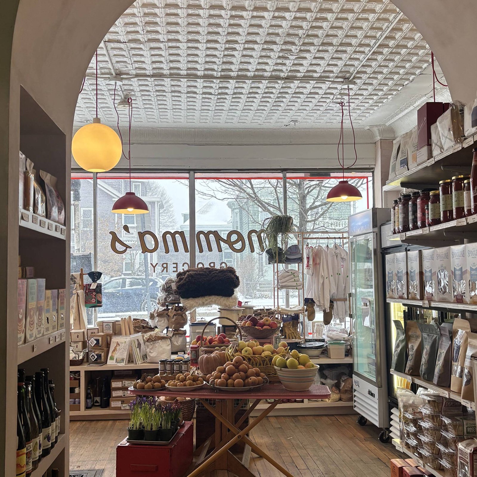 Momma's Grocery + Wine