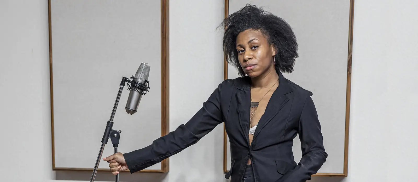 Akeylah Simone... As-Is. Black First