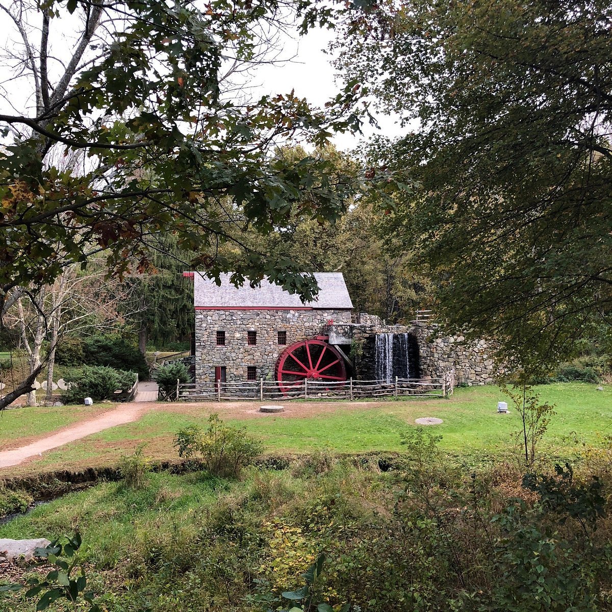 The Wayside Inn Old Barn Farm Stand