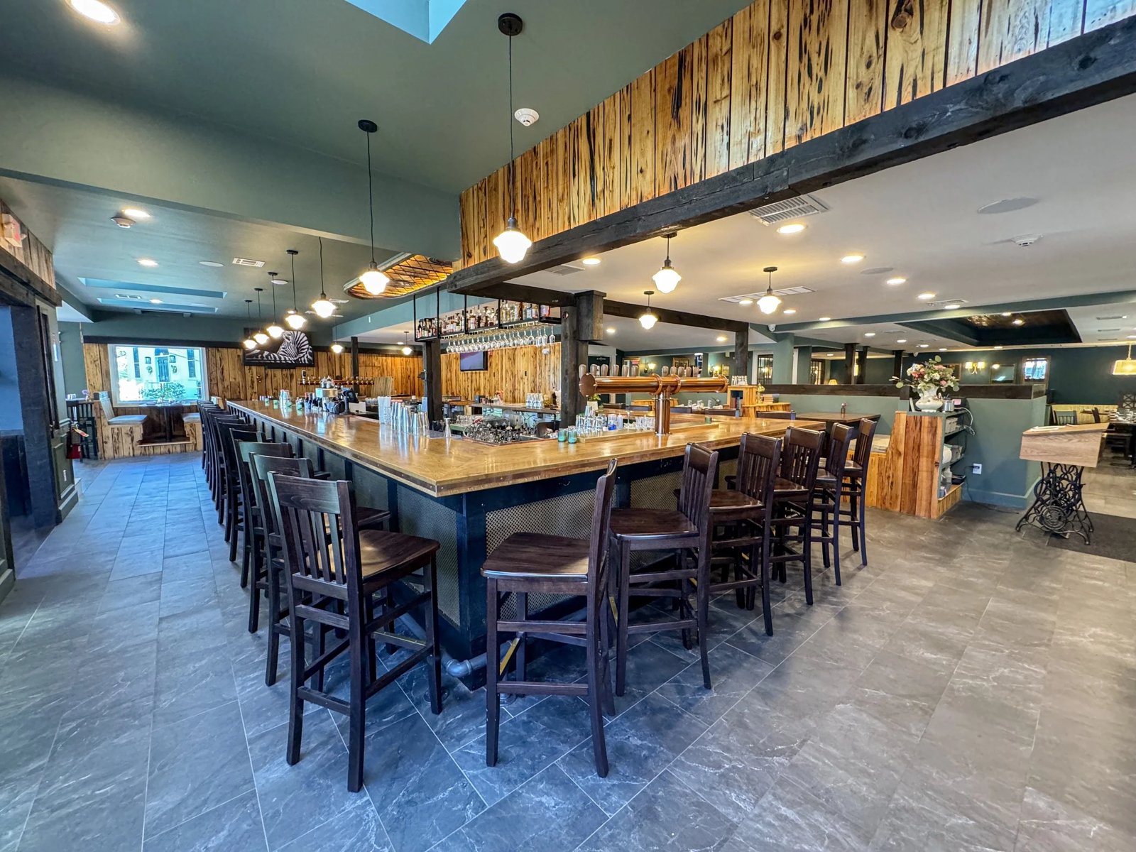 The James Pub & Provisions